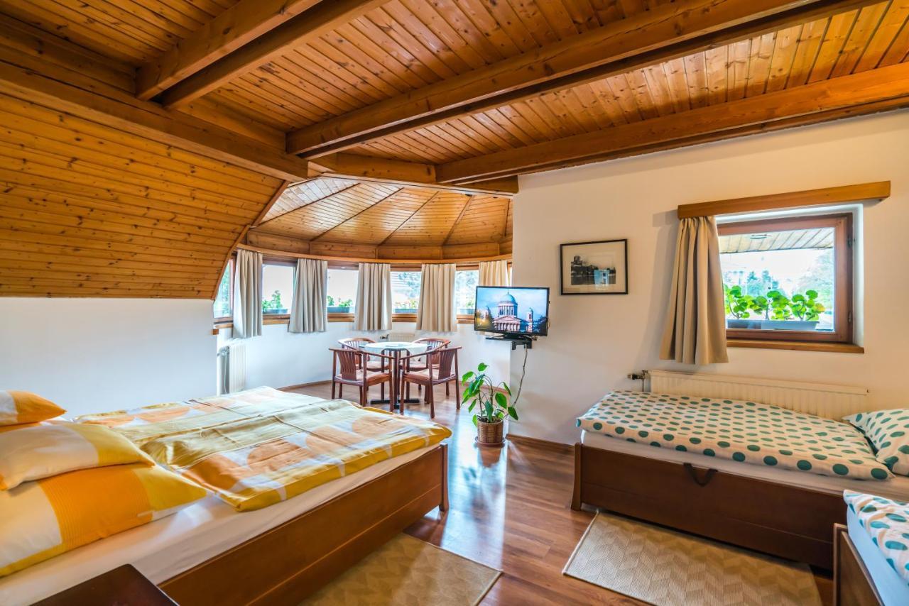 Szent Kristof Panzio Bed & Breakfast Esztergom Bagian luar foto