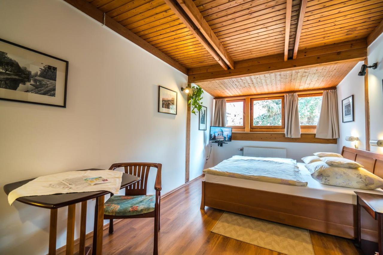 Szent Kristof Panzio Bed & Breakfast Esztergom Bagian luar foto