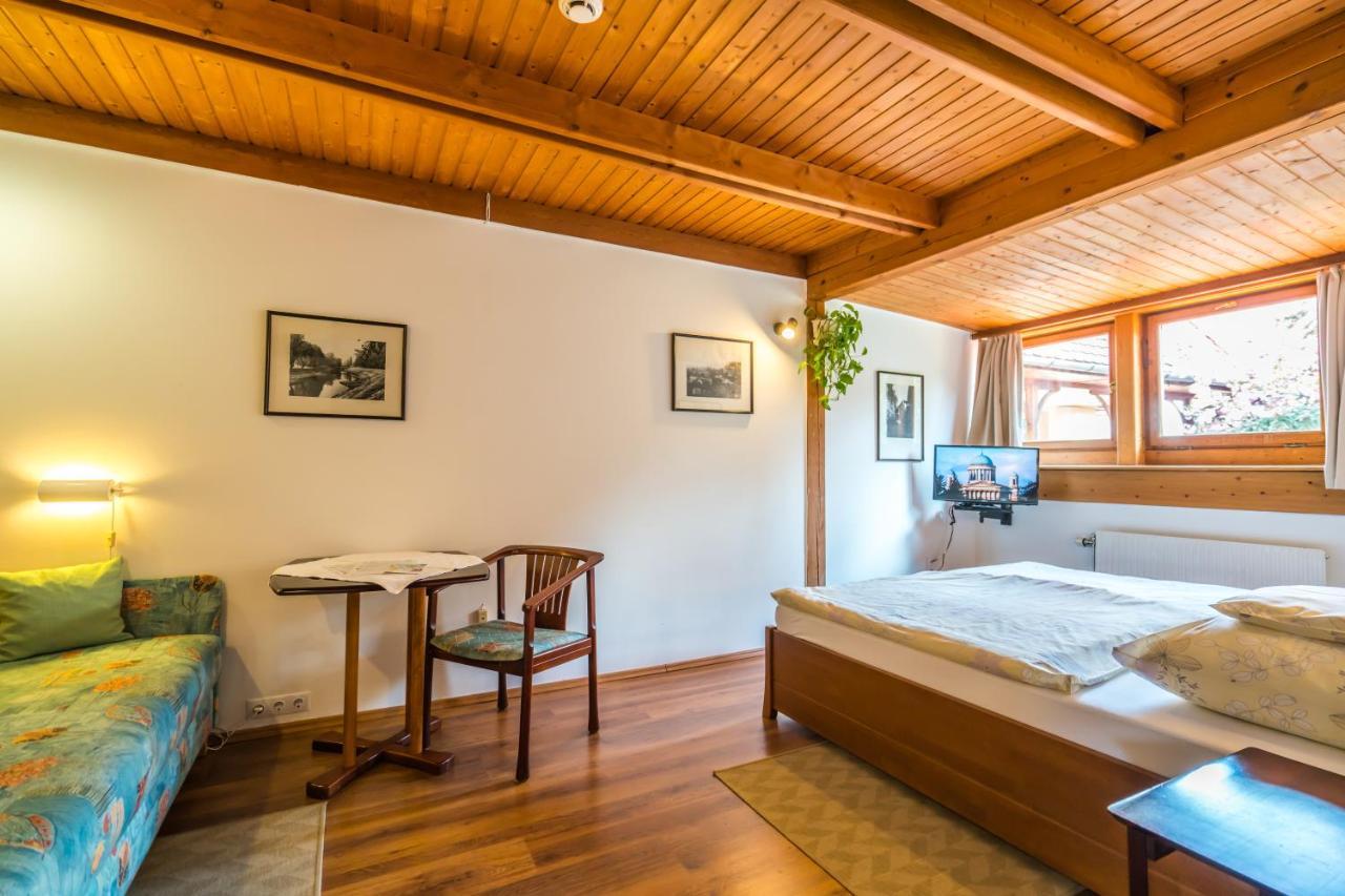 Szent Kristof Panzio Bed & Breakfast Esztergom Bagian luar foto