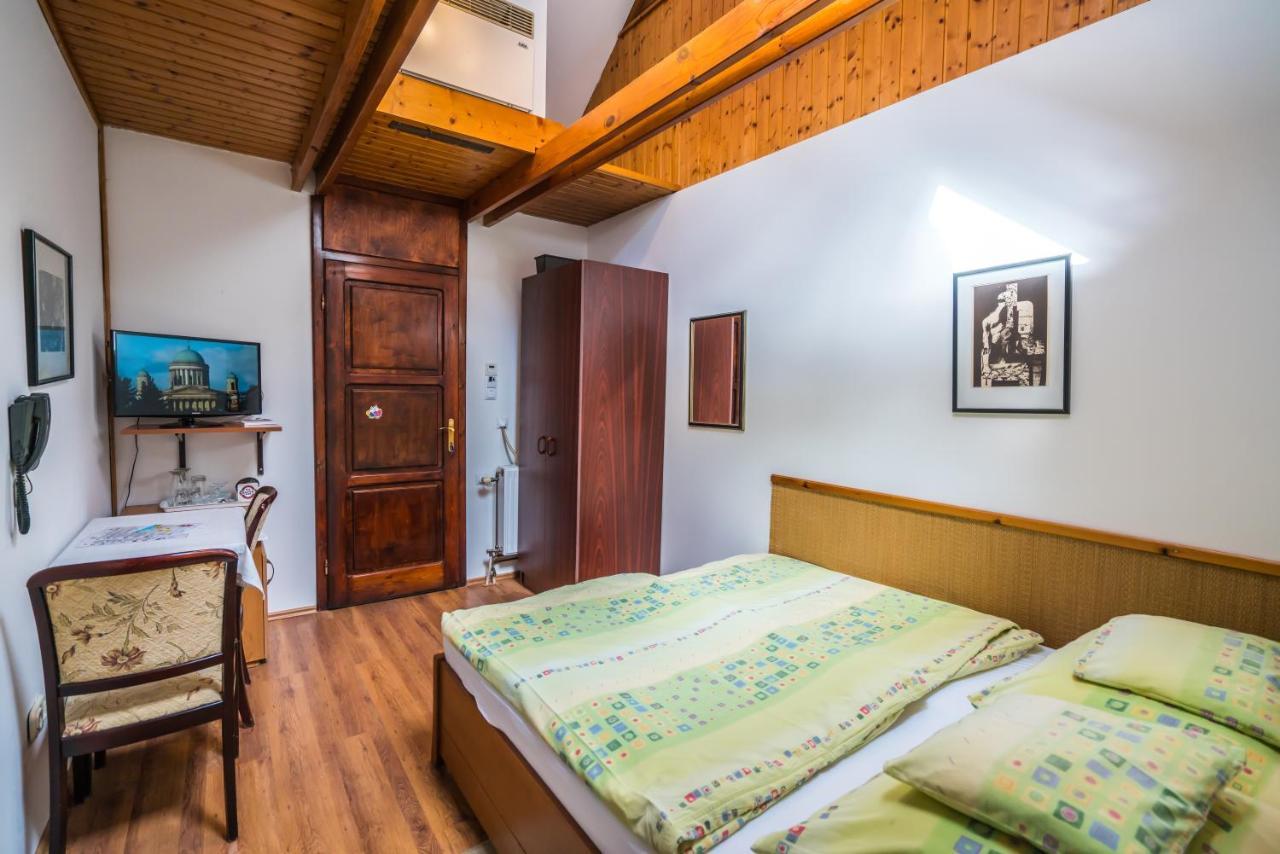 Szent Kristof Panzio Bed & Breakfast Esztergom Bagian luar foto