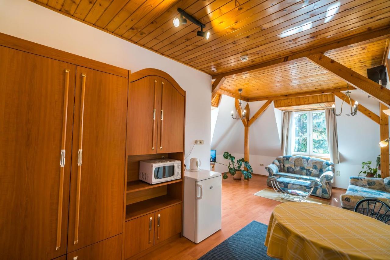 Szent Kristof Panzio Bed & Breakfast Esztergom Bagian luar foto