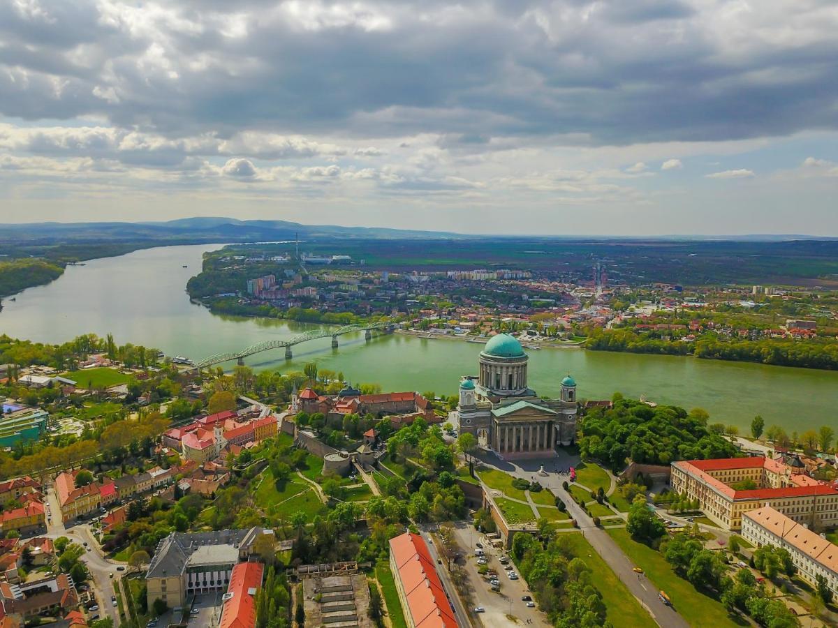 Szent Kristof Panzio Bed & Breakfast Esztergom Bagian luar foto