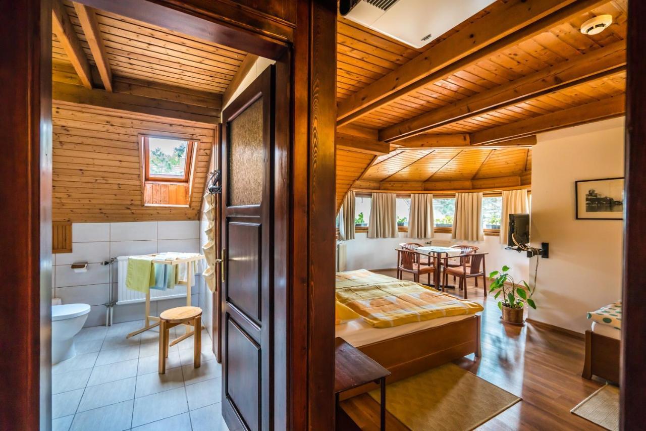 Szent Kristof Panzio Bed & Breakfast Esztergom Bagian luar foto