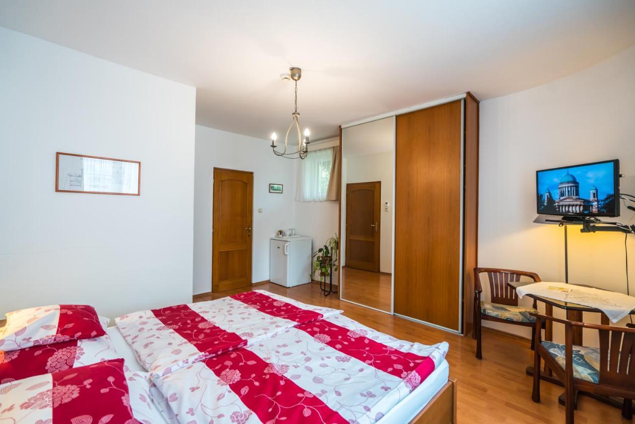 Szent Kristof Panzio Bed & Breakfast Esztergom Bagian luar foto
