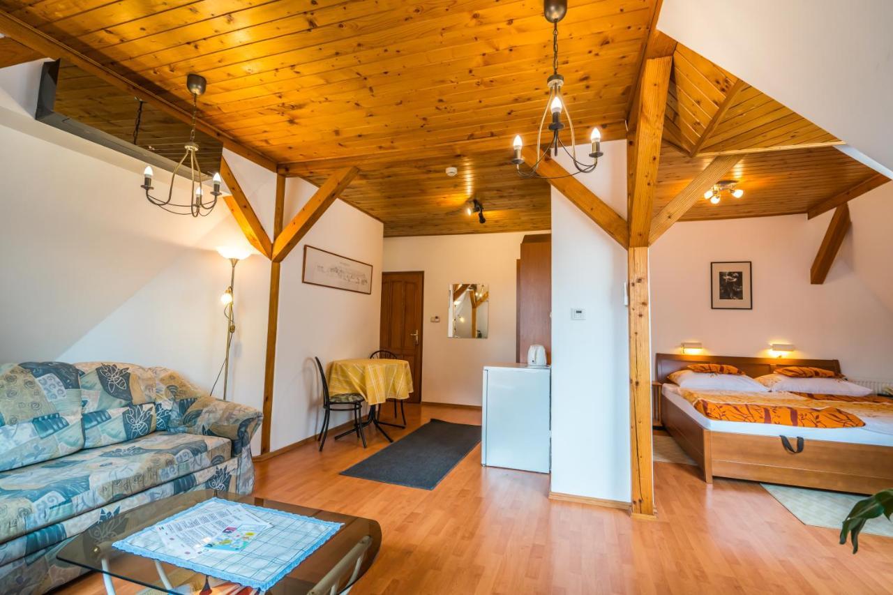 Szent Kristof Panzio Bed & Breakfast Esztergom Bagian luar foto