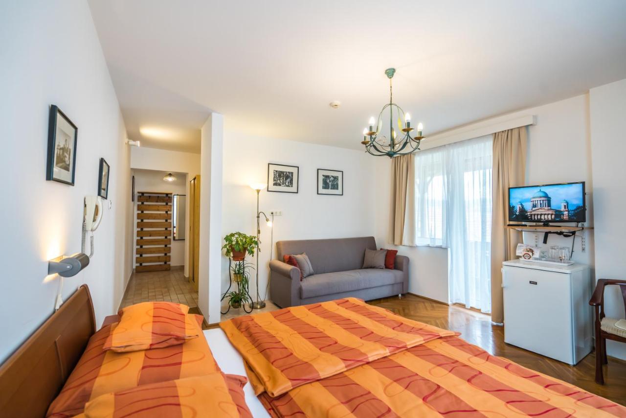 Szent Kristof Panzio Bed & Breakfast Esztergom Bagian luar foto