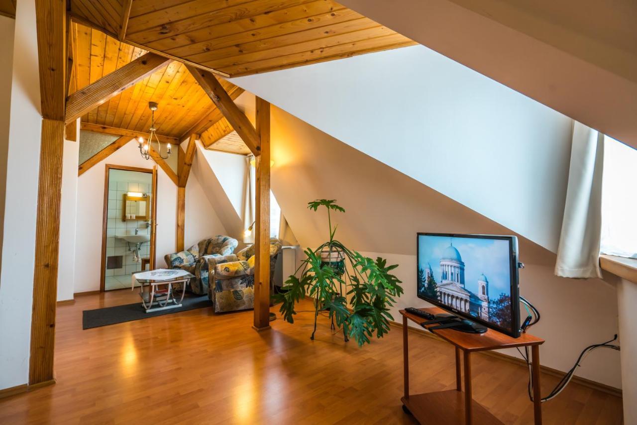 Szent Kristof Panzio Bed & Breakfast Esztergom Bagian luar foto