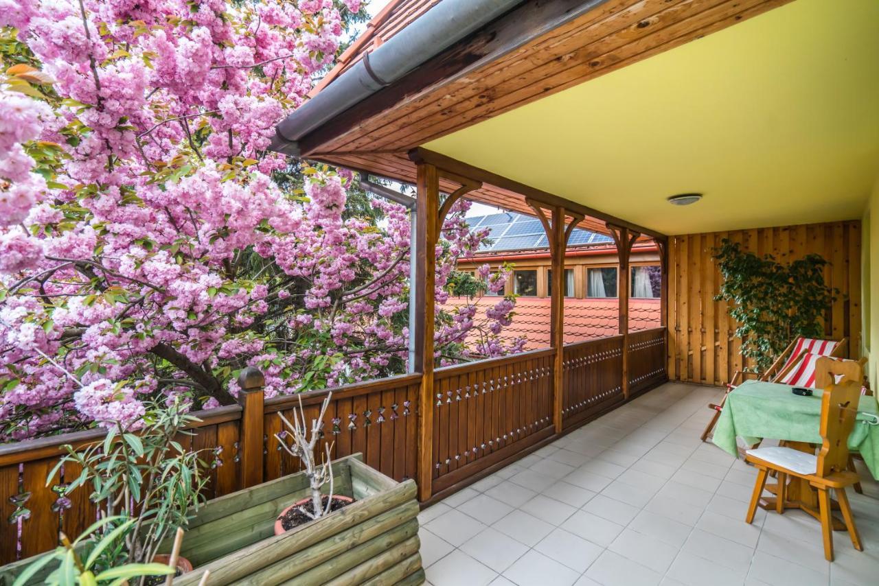 Szent Kristof Panzio Bed & Breakfast Esztergom Bagian luar foto